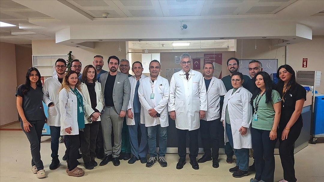 Bakan Memişoğlu, yeni yılın ilk mesai gününde sağlık çalışanlarıyla bir araya geldi