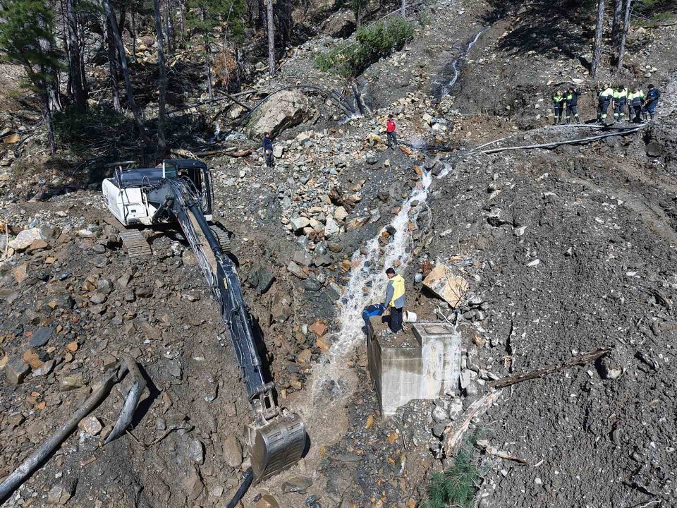 Yağışlarda zarar gören su isale hattı yenileniyor
