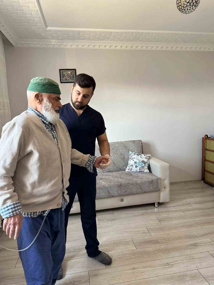 Kovancılar’da bir ilk: Evde fizik tedavi uygulaması