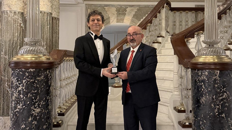 Akif Manaf’a Bir Barış Ödülü Daha: Dünyaca Ünlü Yazar Egeyön Barış Ödülünü Aldı