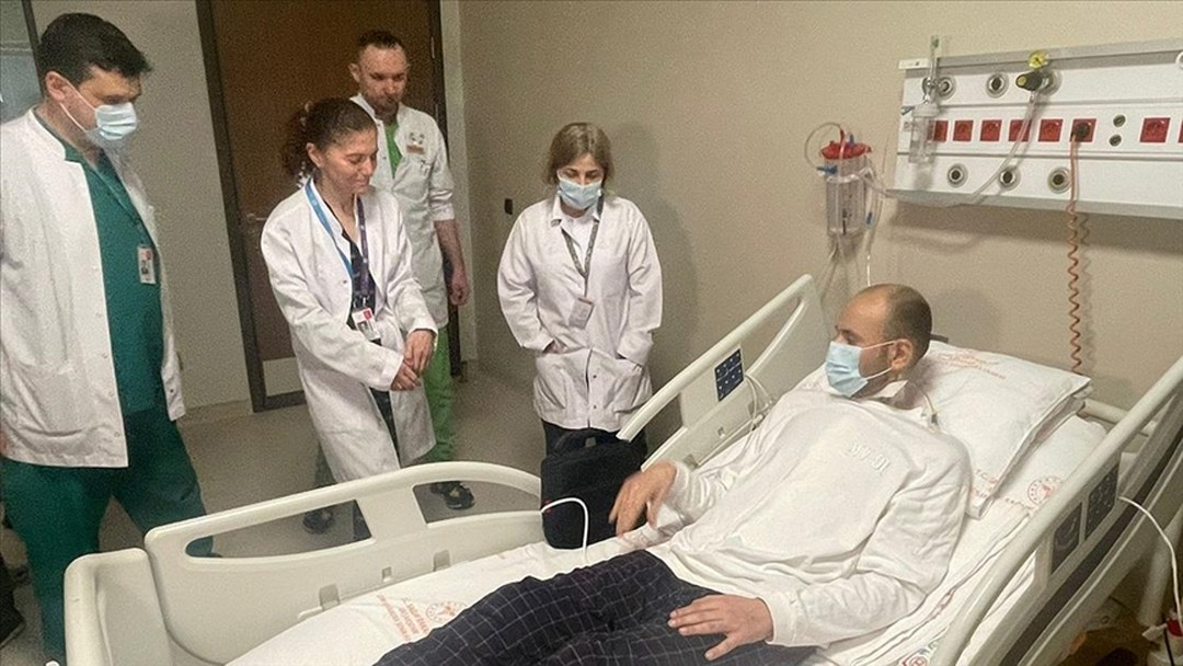 İleri derecede kalp yetmezliği olan hasta yapay kalple hayata döndü