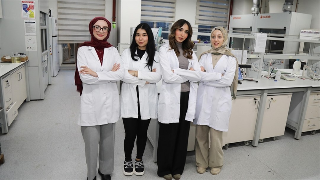 Bursa’da üniversite öğrencileri nişasta atıklarından ambalaj filmi üretti