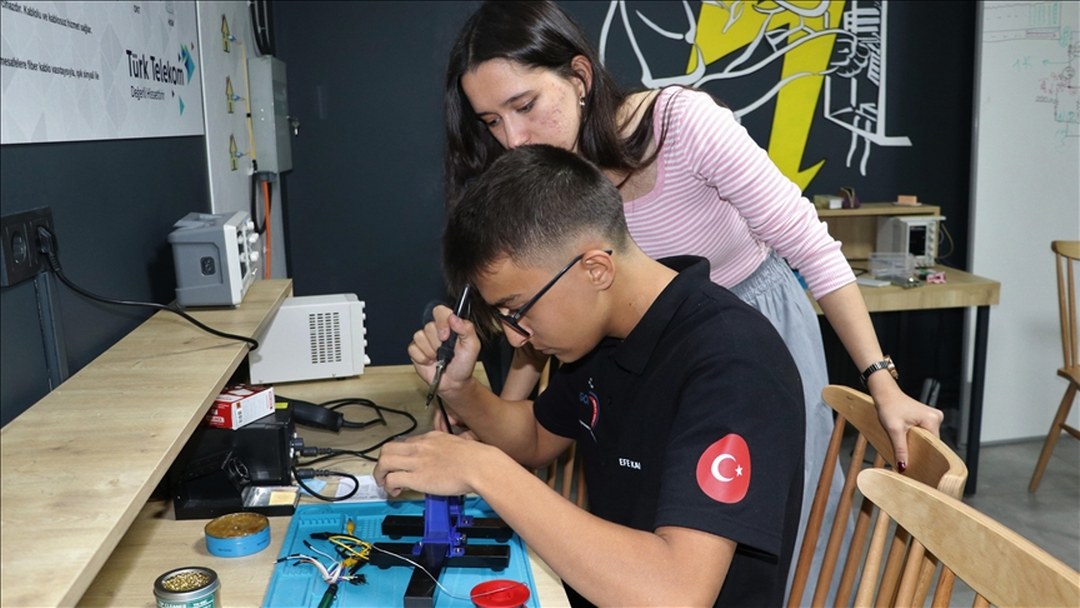 Lise öğrencileri Türkiye’nin teknoloji hamlesinde yerini almak için GÖKTİM Akademi’ye katılıyor