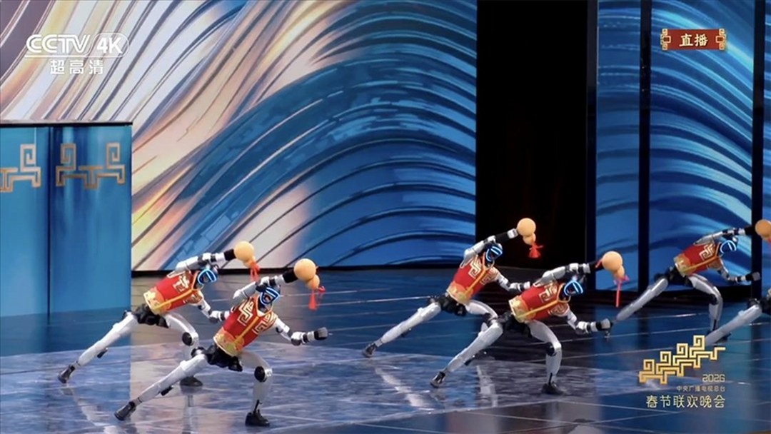Çin’de insansı robotlar, Bahar Bayramı galasında kungfu gösterisi yaptı