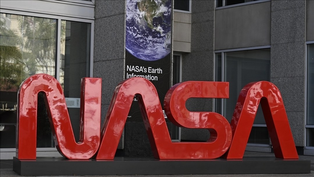 NASA, Artemis II roketini tamir için fırlatma rapmasından hangara çekiyor