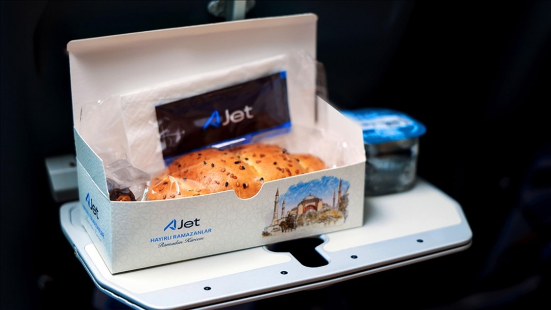AJet’ten yurt içi uçuşlarında ücretsiz iftar ve sahur ikramı