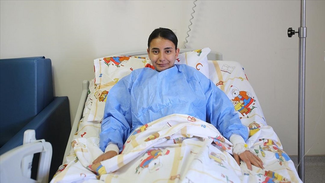 Bulantı şikayetiyle hastaneye götürülen çocuğun karnından saç yumağı çıktı