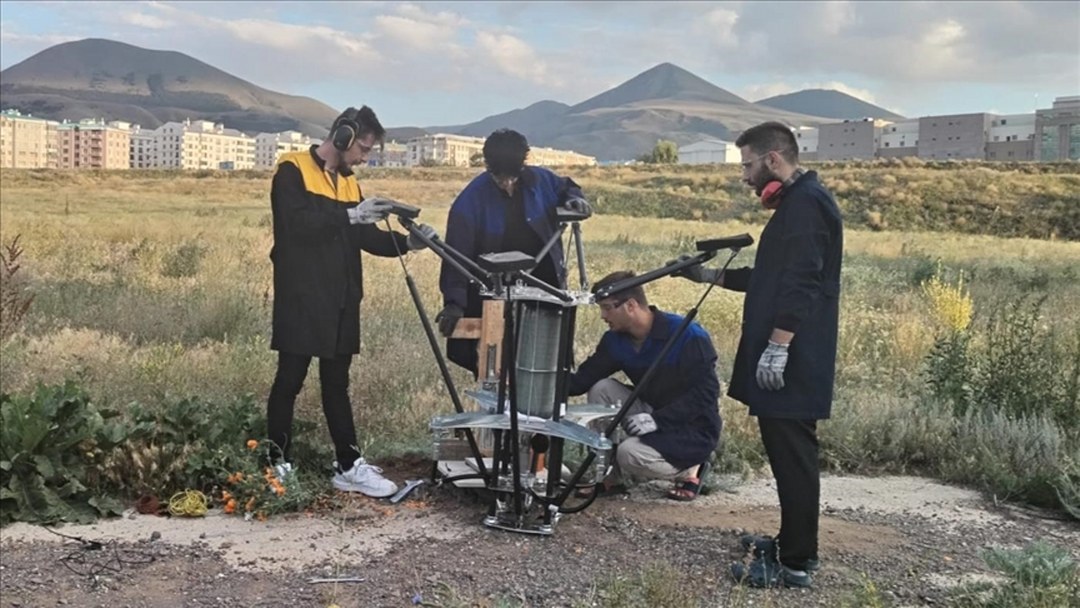 TEKNOFEST birincisi genç girişimciler Ankara’da Ay’a iniş test aracı geliştiriyor