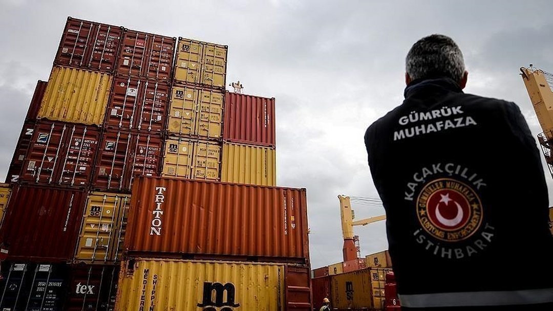 Gümrükler Muhafaza ekipleri, üç ayrı operasyonda çok sayıda uyuşturucu ve ilaç ele geçirdi