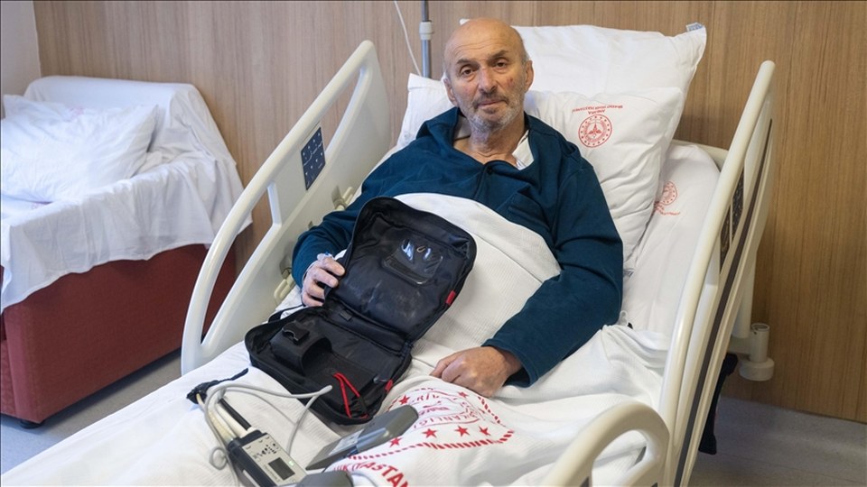 Omzunda taşıdığı yapay kalple hayata tutundu, nakil gününü bekliyor