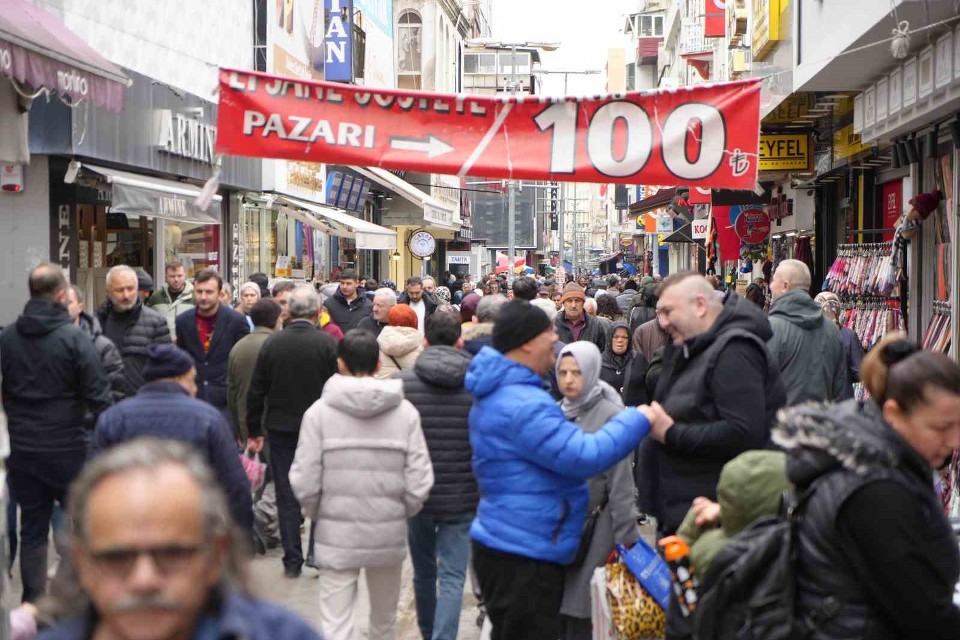 Çarşı-pazarda bayram hareketliliği