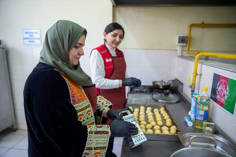 Bolu’da “kardeşlik sofrası” 5 ülkenin bayram tatlıları için kuruldu
