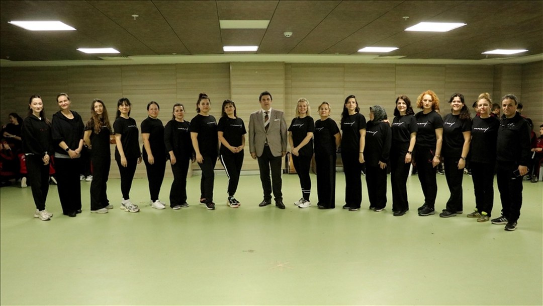 Tekirdağ’da kadın öğretmenler halk danslarıyla stres atıyor