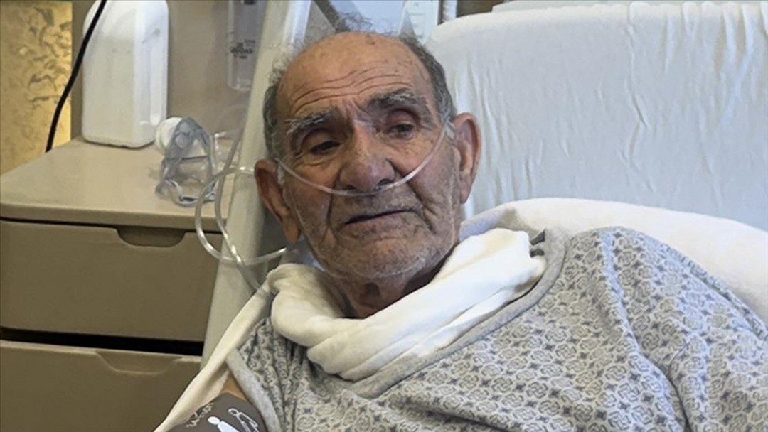 Ustalığına güvendi, tıkalı gidere döktüğü lavabo açıcı hastanelik etti