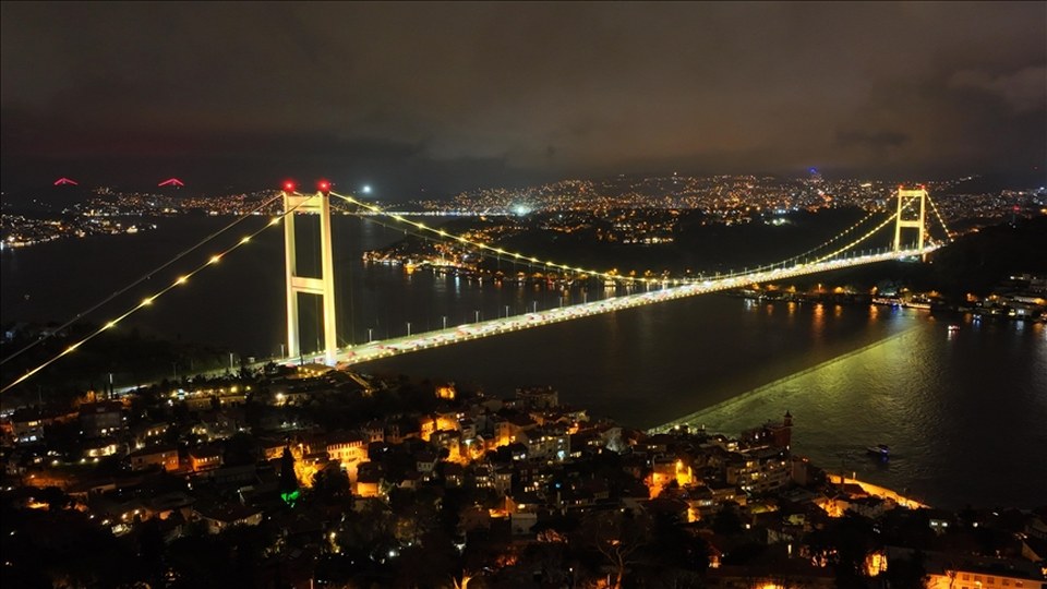 Fatih Sultan Mehmet Köprüsü “endometriozis” farkındalığı için sarıya büründü