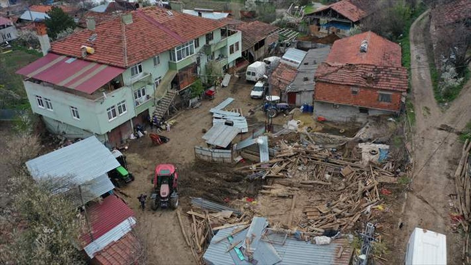 Kastamonu’da çöken ahırda 4 büyükbaş telef oldu