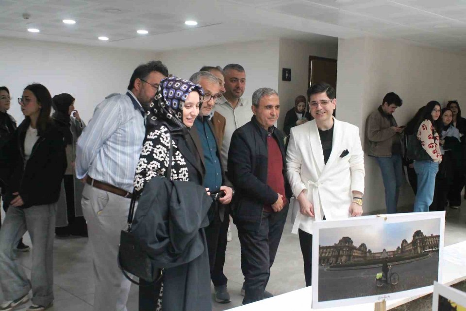 “Kent Düşleri” sergisi sanatseverlerle buluştu