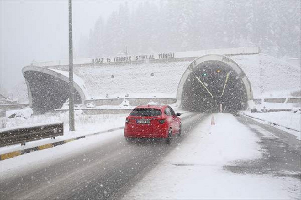 Ilgaz Dağı’nda kar yağışı ve sis etkili oluyor