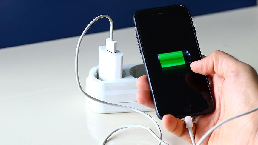 AB, 2027’de akıllı telefonlarda batarya değişimini kullanıcıya bırakıyor