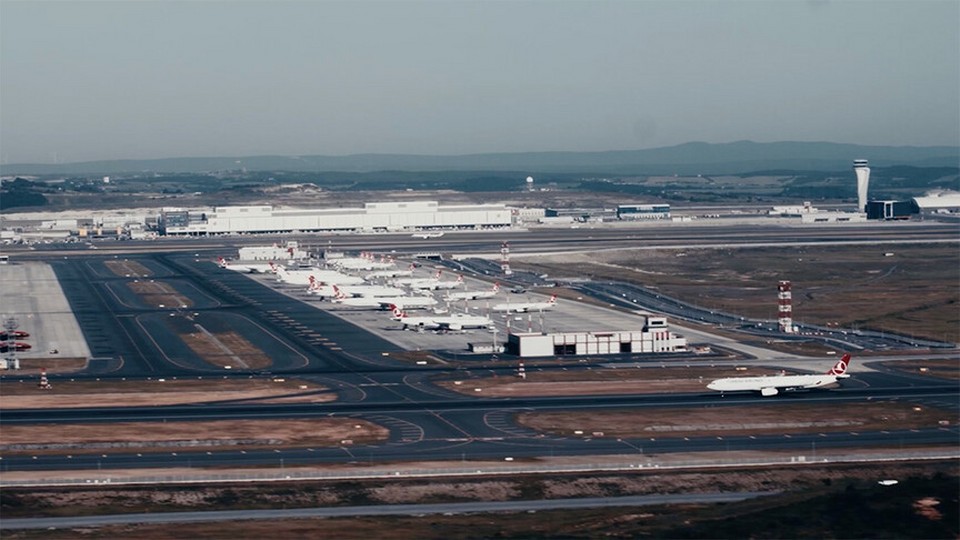 İstanbul Havalimanı’ndaki üçlü pist operasyonları 50 bin ton karbon emisyonunu önledi