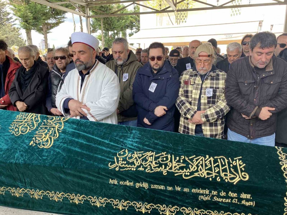 Sanatçı Tülay Özer son yolculuğuna uğurlandı