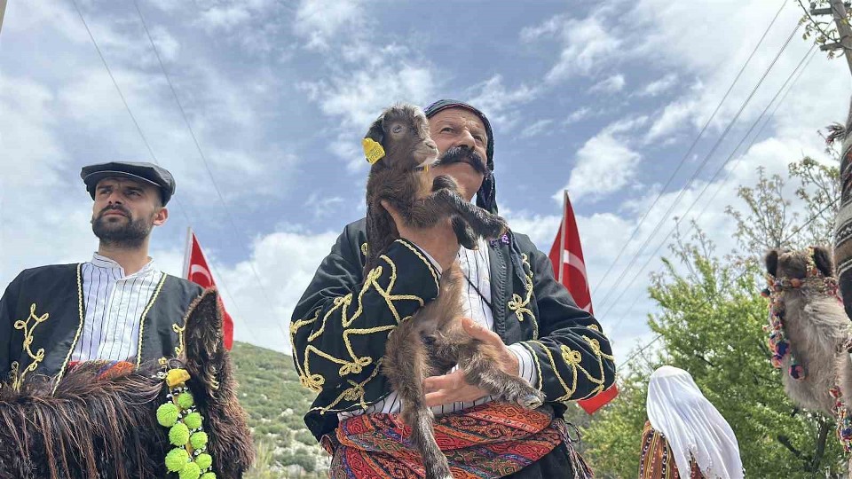 Burdur’da temsili Yörük Göçü, renkli görüntülere sahne oldu