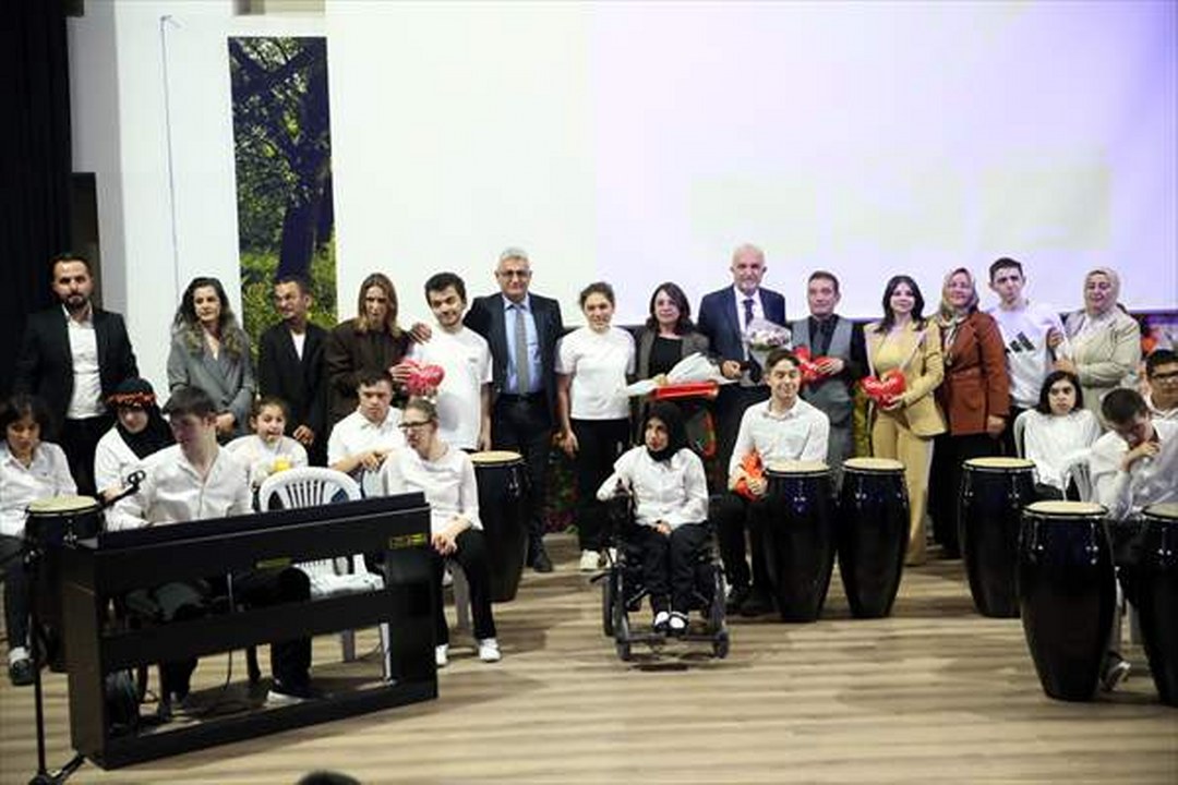Kastamonu’da özel gereksinimli öğrenciler sahne performansları sergiledi