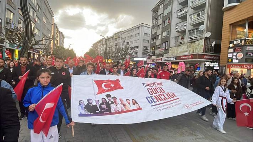 Bolu’da “Gençlik Yürüyüşü” ve yamaç paraşütü uçuşu gerçekleştirildi