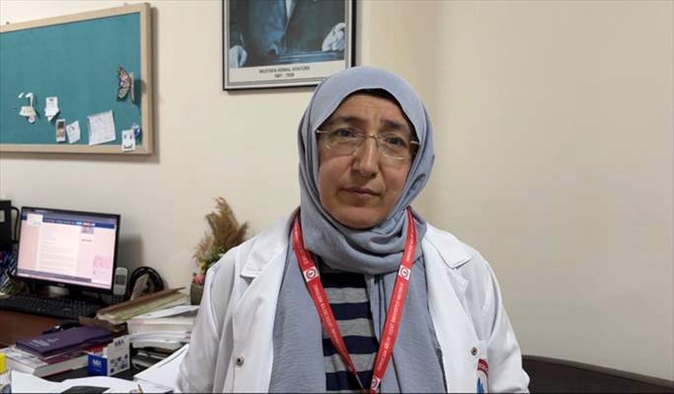 Soluk borusuna yemek parçası kaçan öğrenciyi, öğretmen Heimlich manevrasıyla kurtardı