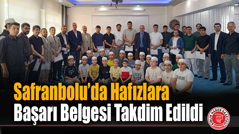 Hafızlara Başarı Belgesi Takdim Edildi
