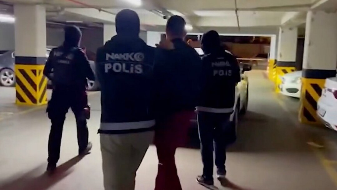 Kırmızı bültenle aranan Hollandalı zanlı İstanbul’da operasyonla yakalandı