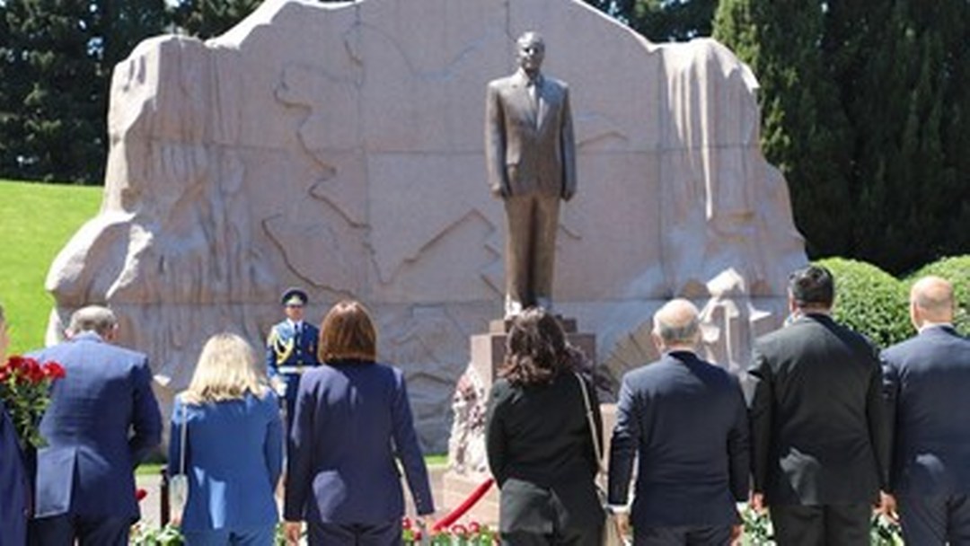 Haydar Aliyev, doğumunun 103. yılında anıldı