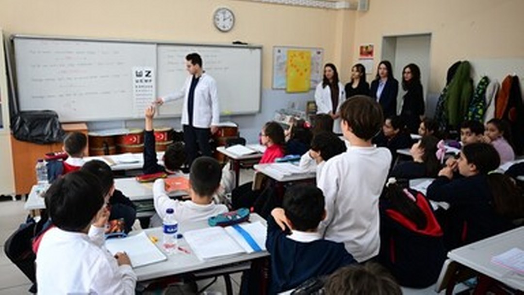 İstanbul’daki ilkokullarda erken teşhis için işitme ve göz taraması