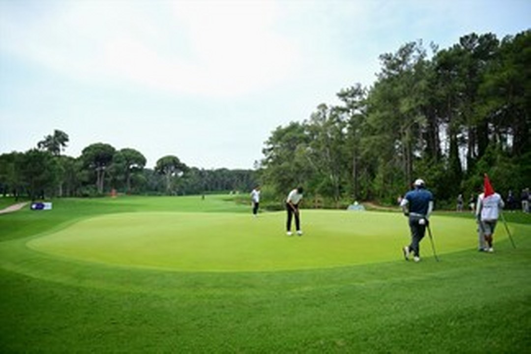 Turizm sezonunun 12 aya yayıldığı Antalya’da golf turizmi hareketliliği yaşanıyor