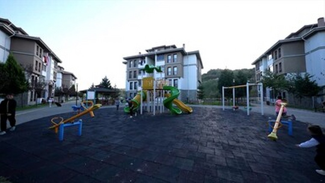 Bakan Kurum, Zonguldak’ta TOKİ’nin yaptığı konutlarda oturan ev sahiplerinin görüşlerini paylaştı