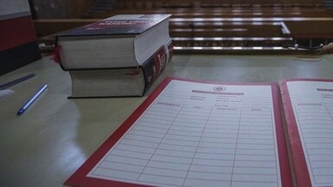 Annesi tarafından şikayet edilen kişi hakkında “evde sigara içmeme” kararı