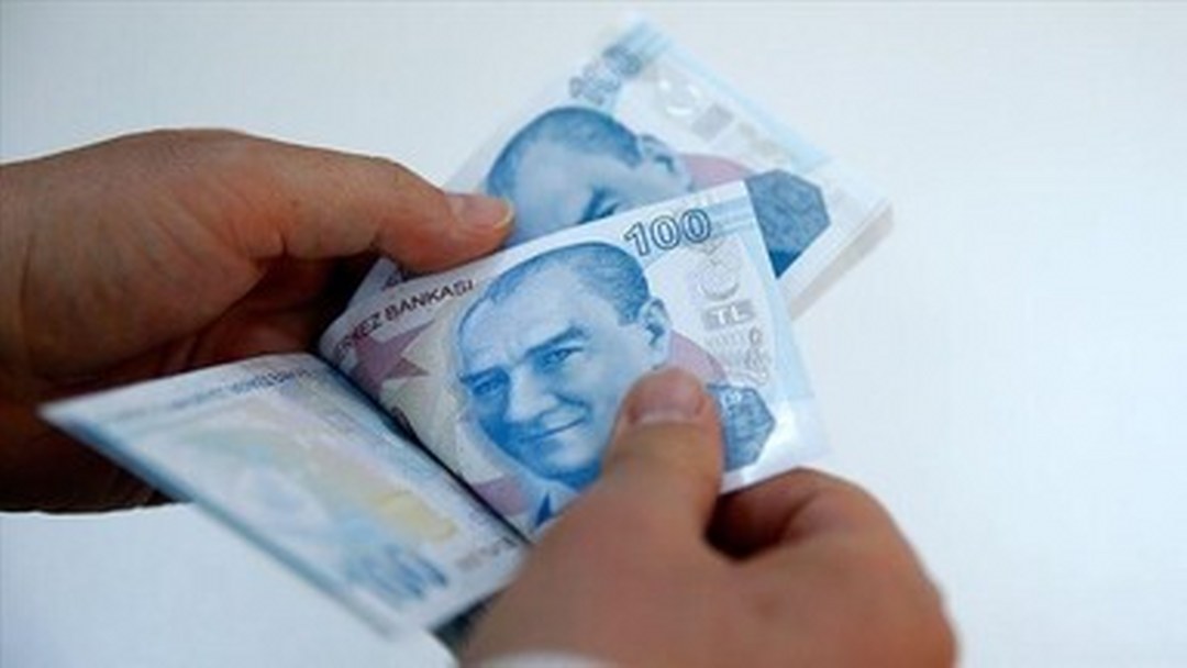 Türk lirasıyla dış ticaret 4 ayda 500 milyar lirayı aştı