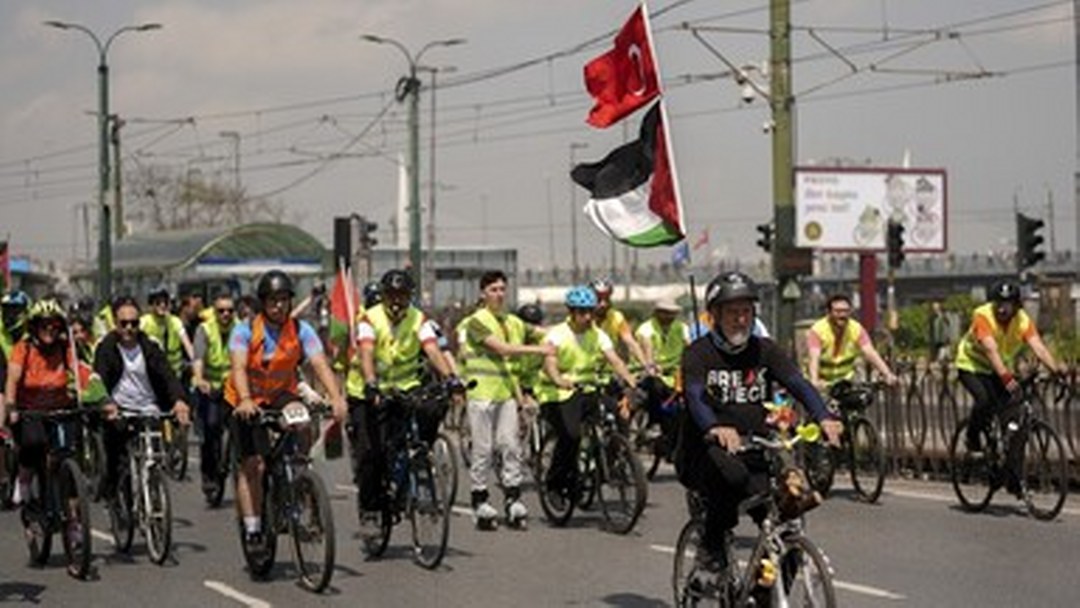 Küresel Sumud Filosu’na destek için pedallar İstanbul’da çevrildi