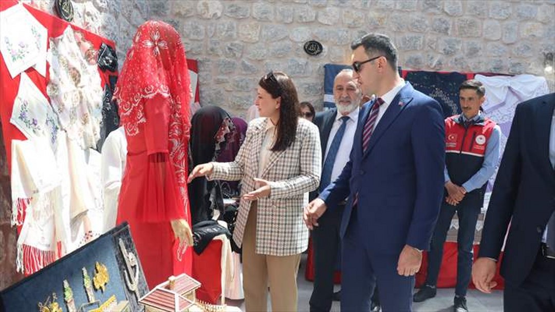 Küre Halk Eğitimi Merkezinde yıl sonu sergisi açıldı