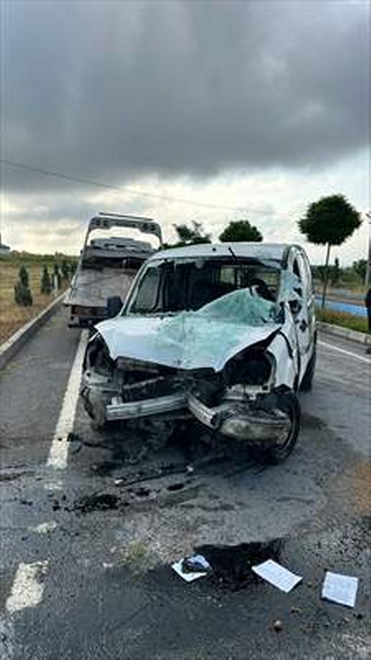 Bolu’da devrilen hafif ticari aracın sürücüsü yaralandı