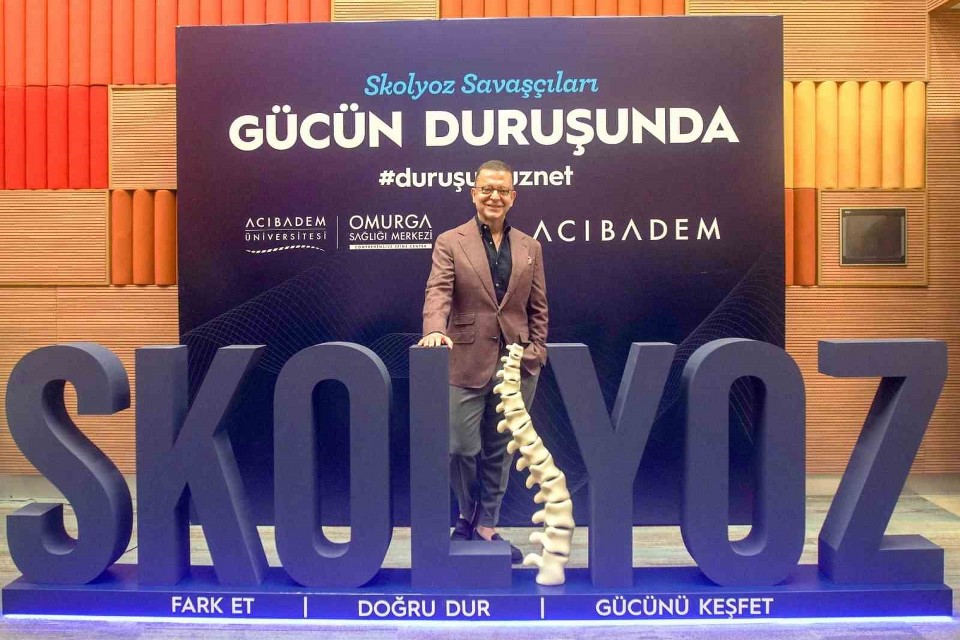 Skolyoz farkındalık etkinliğinde skolyoz kahramanı gençler mesaj verdi