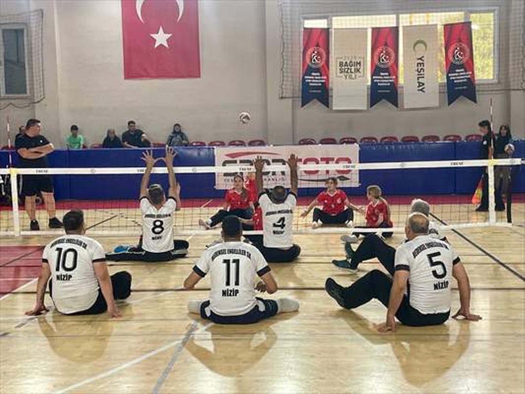 Oturarak voleybolda 1. Lig ve Süper Lig terfi müsabakaları Bolu’da devam ediyor