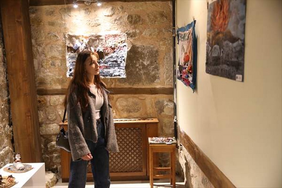 Lise öğrencileri atıklarla yaptıkları eserlerle çevre sorunlarına dikkati çekti