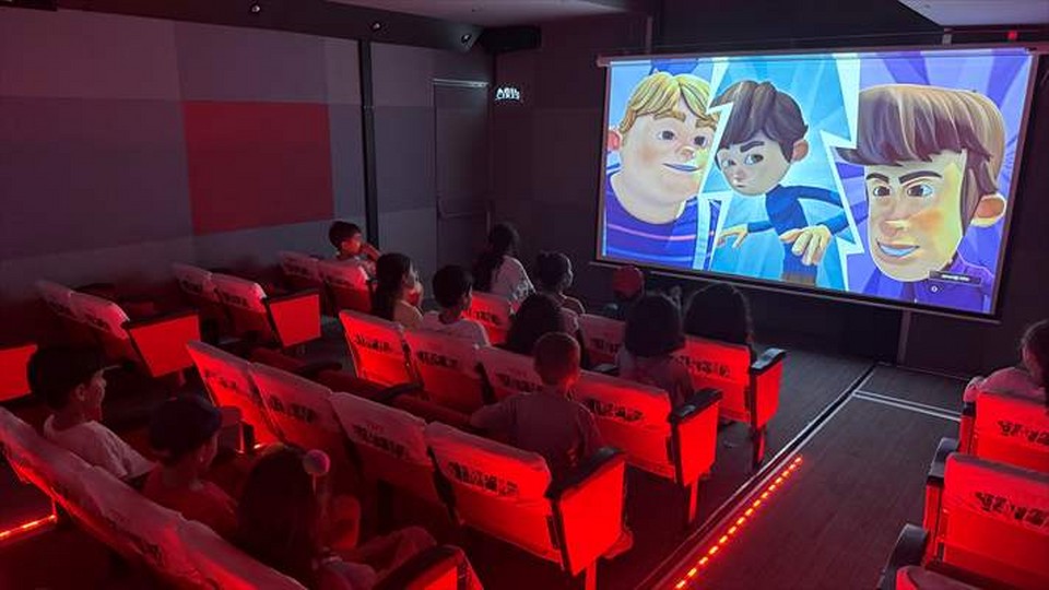 TRT Mobil Sinema Tırı Zonguldak’ta çocuklarla buluştu