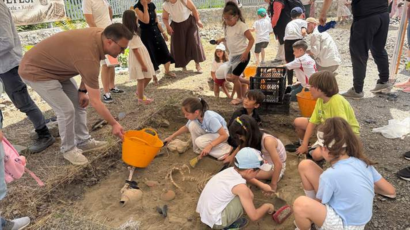 Zonguldak’ta çocuklar festivalde arkeolojik kazı deneyimi yaşadı