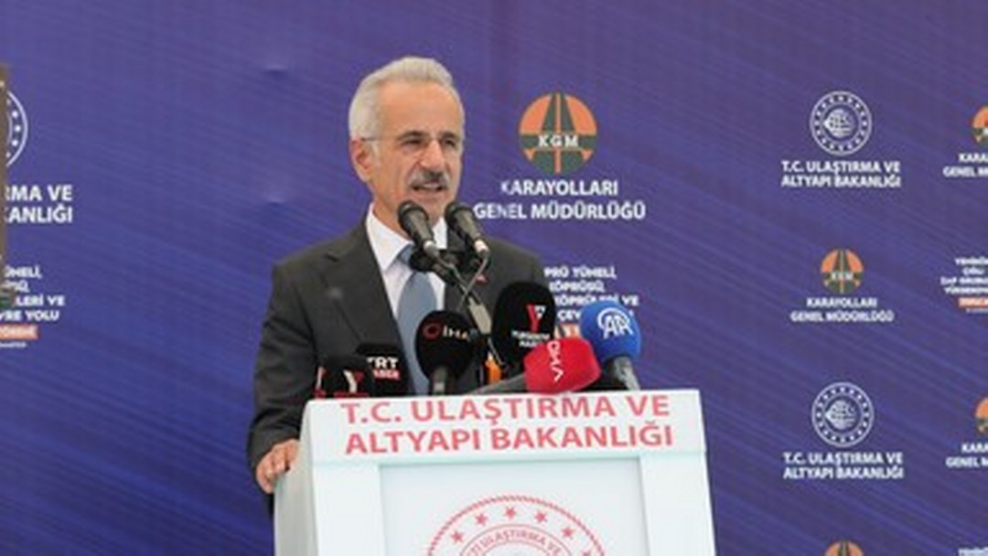 Ulaştırma ve Altyapı Bakanı Uraloğlu: Hakkari’nin her köşesini çağın gereklerine uygun hale getirmeye devam edeceğiz
