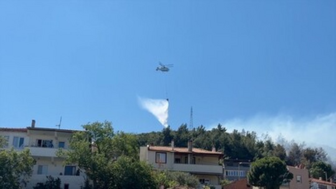 Balıkesir’deki orman yangınına havadan ve karadan müdahale ediliyor
