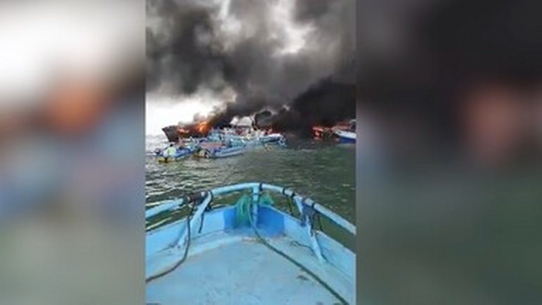 Ekvador’da bir limanda çıkan yangında 14 balıkçı teknesi ile 21 sürat teknesi zarar gördü