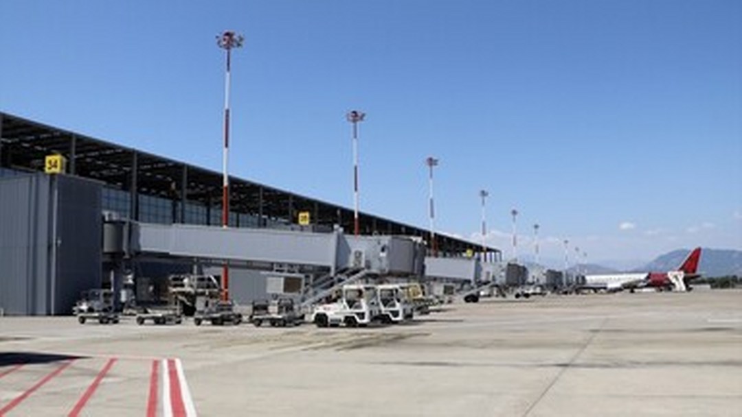 YDA Dalaman Havalimanı elektrik ihtiyacını tamamen çatı GES’ten karşılayarak dünyada ilke imza attı
