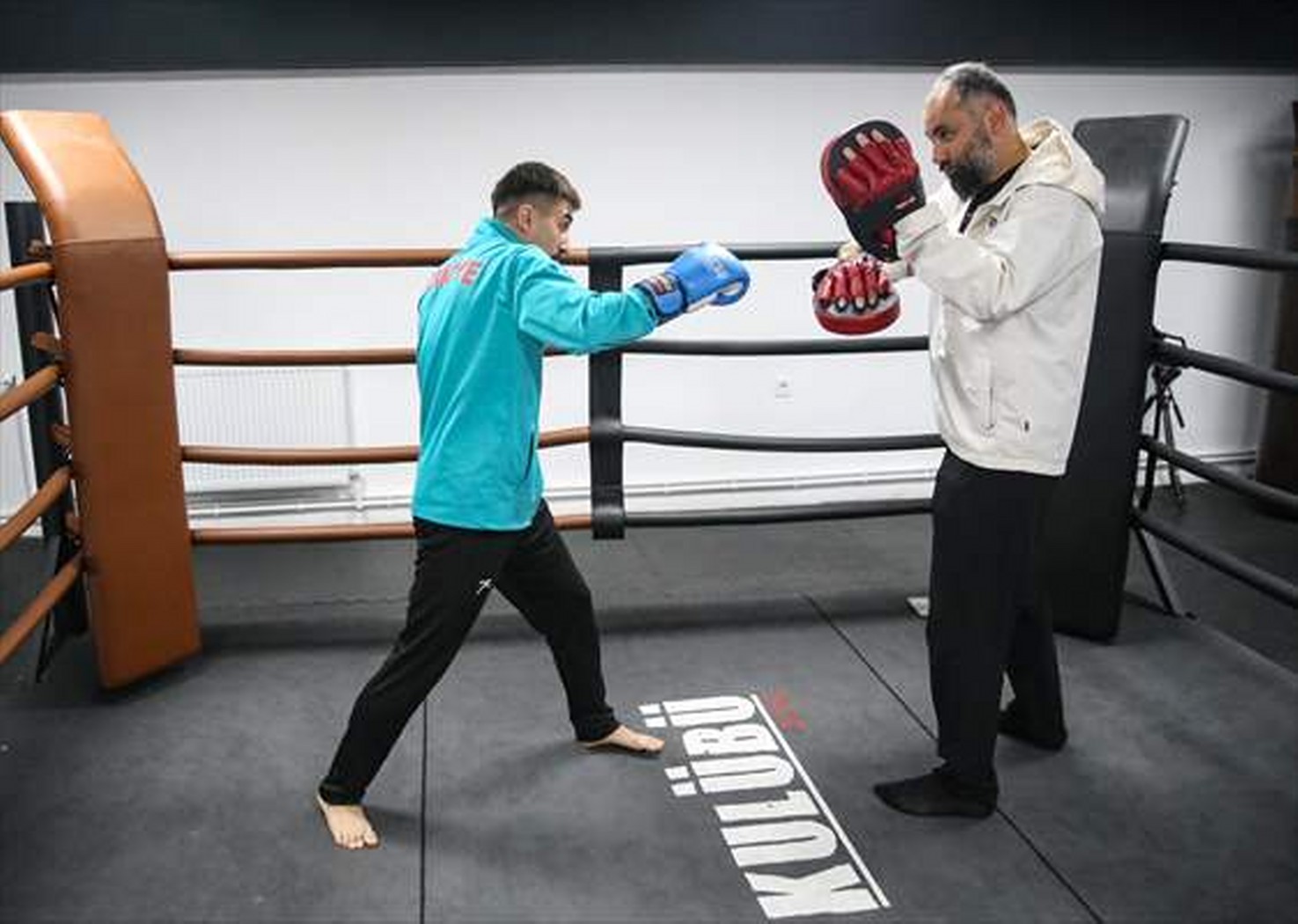Hareketli olduğu için spora yönlendirildi, ringlerin şampiyonu oldu